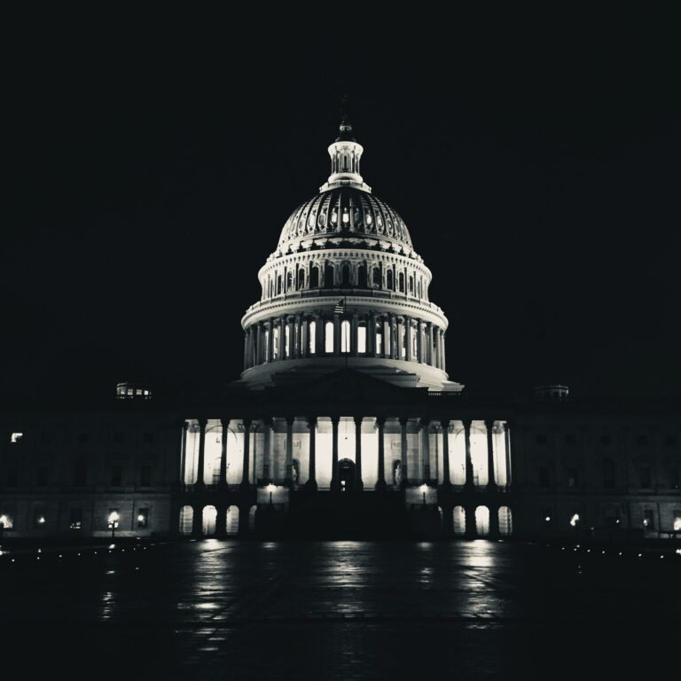 U.S._Capitol_Building_in_Black_&_White